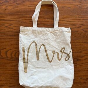 Elegant Cream Tote Bag with Gold 'Mrs' Design
